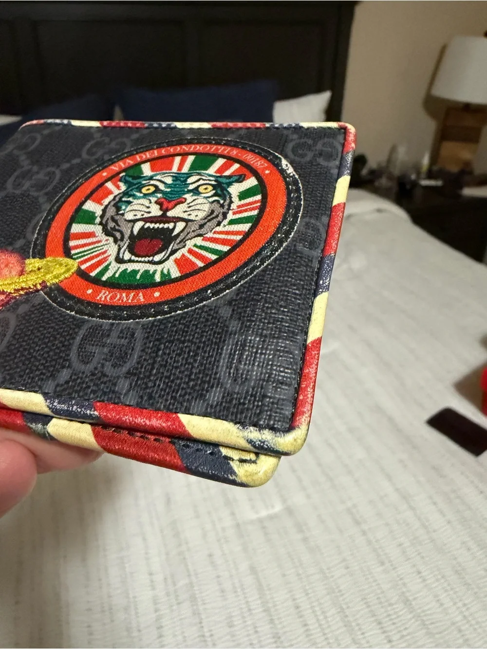 Gucci GG Supreme wallet with Colorful Tiger Emblem